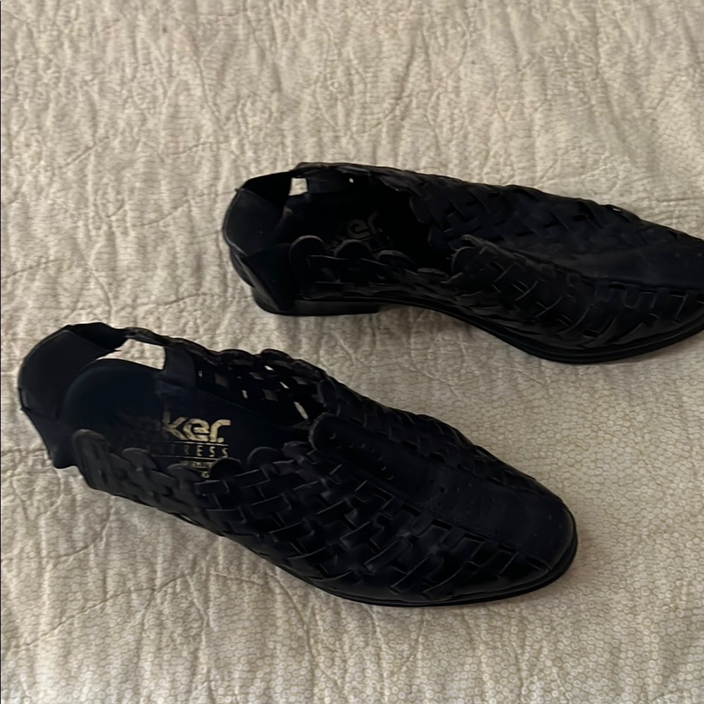 Black Slip-Ons Casual Leather Sandals - Picture 2 of 5